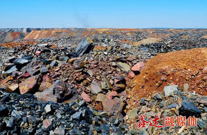 <p>1月，遷安聯(lián)鋼鑫達(dá)鋼鐵有限公司加入唐山長城鋼鐵集團(tuán)，更名為唐山長城鋼鐵集團(tuán)鑫達(dá)鋼鐵有限公司；</p>
<p>3月，成立唐山隆鑫房地產(chǎn)開發(fā)有限公司，向地產(chǎn)行業(yè)進(jìn)軍，開發(fā)首期&ldquo;帝都花苑&rdquo;項(xiàng)目建筑面積即達(dá)到38萬㎡。</p>