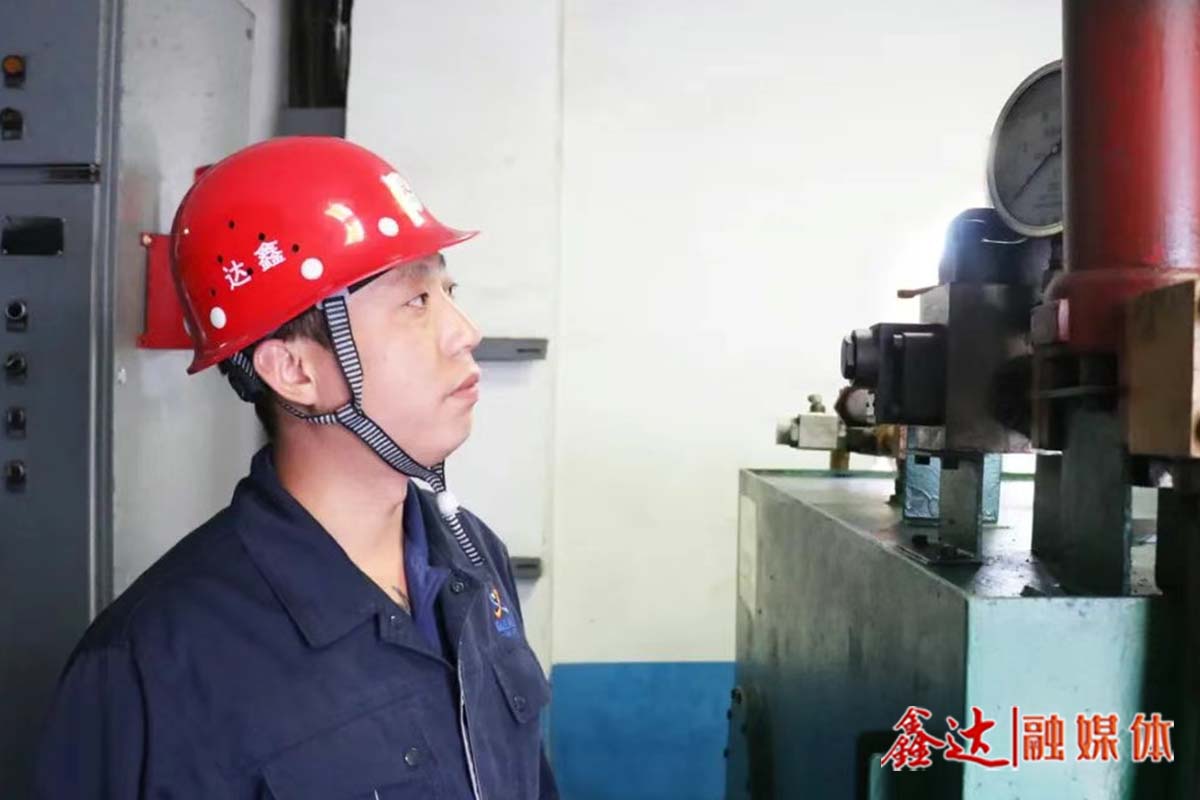 鑫達(dá)故事丨沈征：胸藏浩氣馭風(fēng)勢(shì)，汗浸青衫鑄鐵魂！